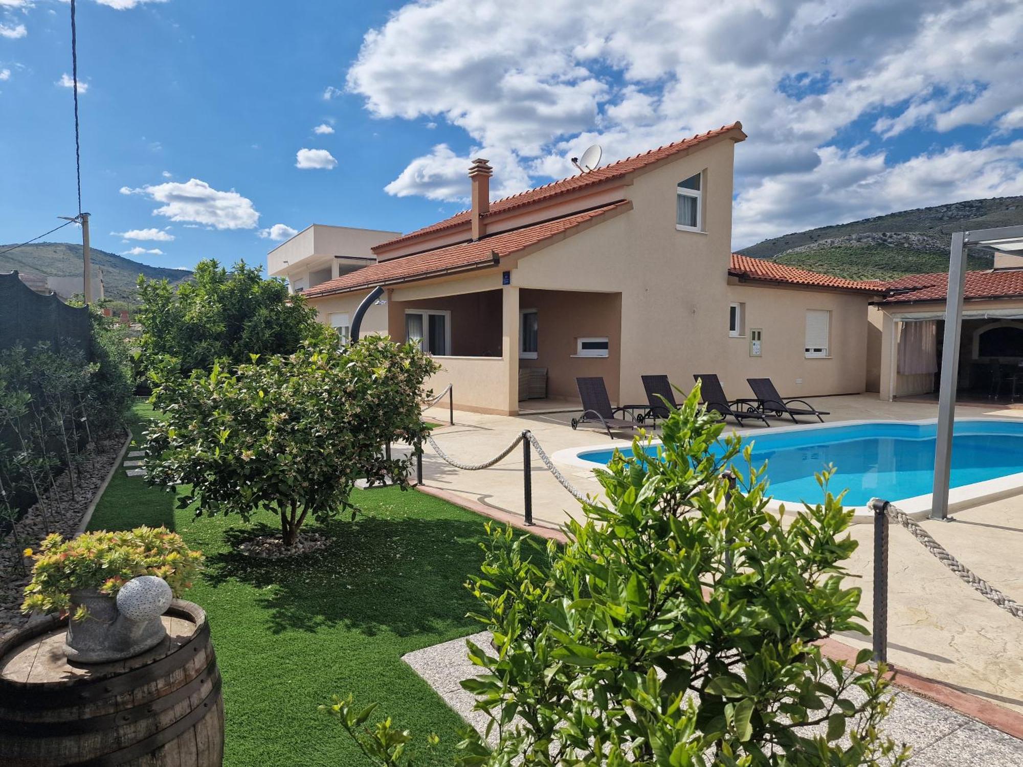 Holiday Home Near Trogir Kaštel Štafilić Exterior foto